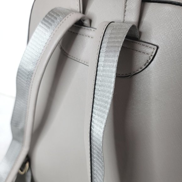 gray medium backpack - Picture 4 of 5